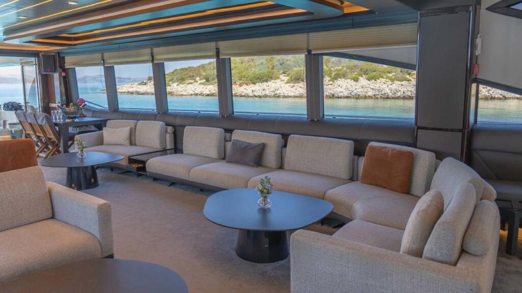Luxury motor yacht 