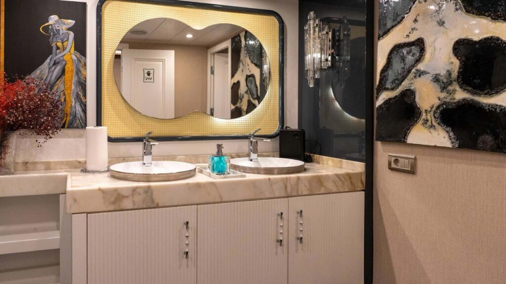 Luxury motor yacht 