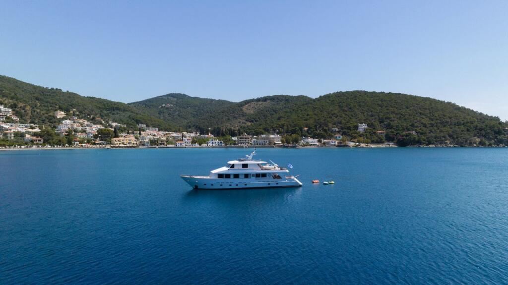 Luxus-Motoryacht 