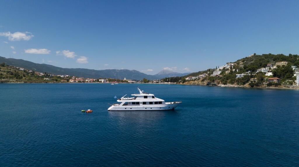 Luxus-Motoryacht 