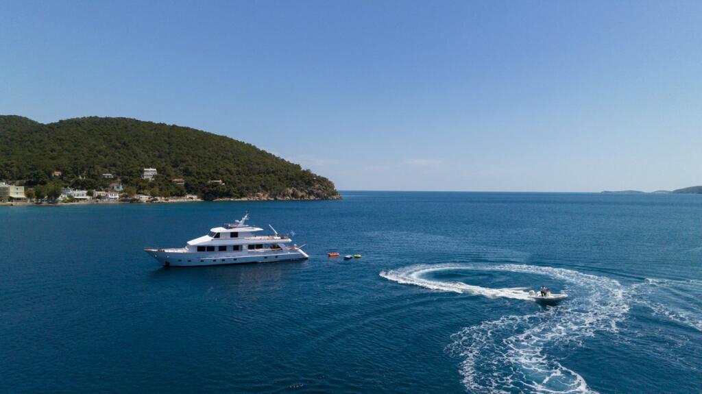 Luxus-Motoryacht 