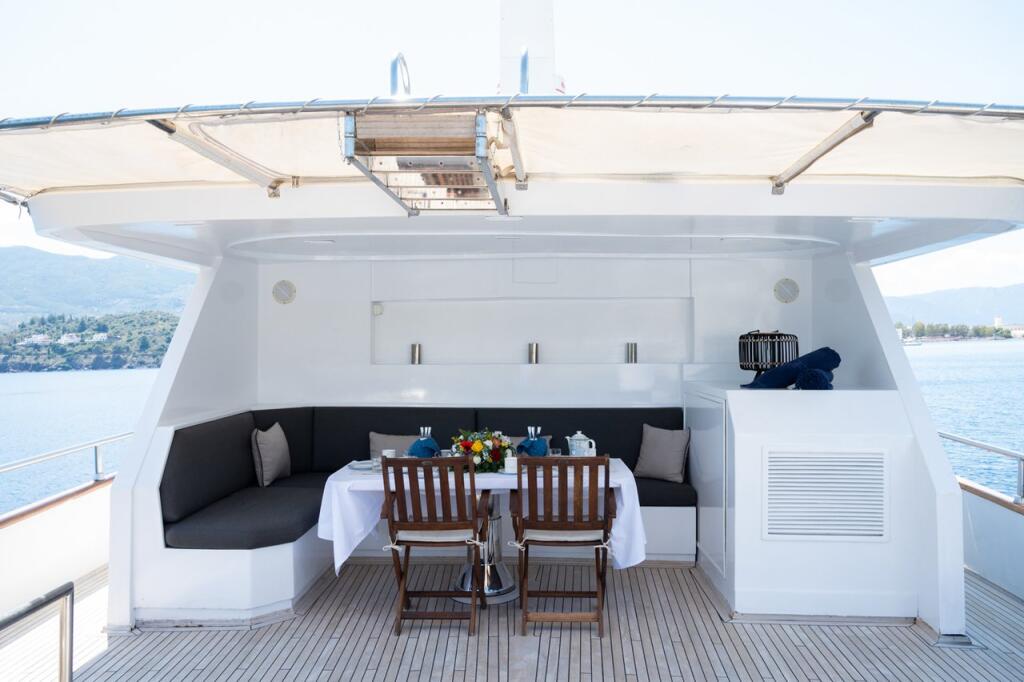 Luxus-Motoryacht 