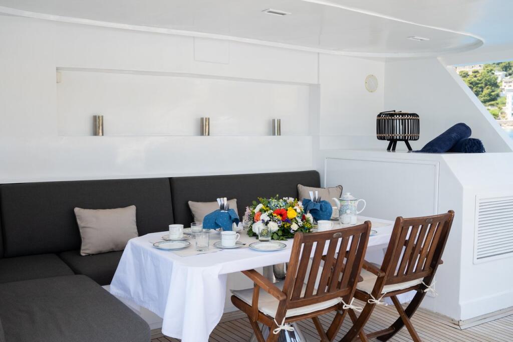 Luxus-Motoryacht 