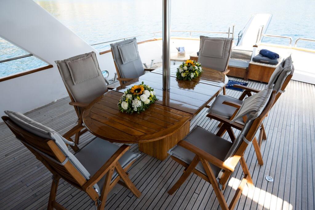 Luxus-Motoryacht 