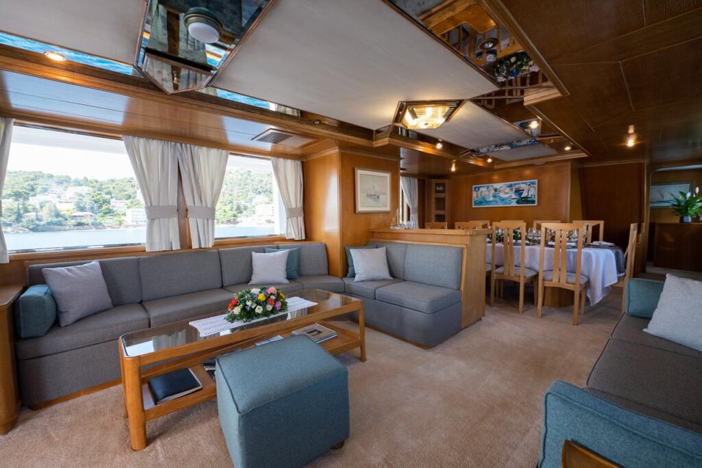 Luxus-Motoryacht 