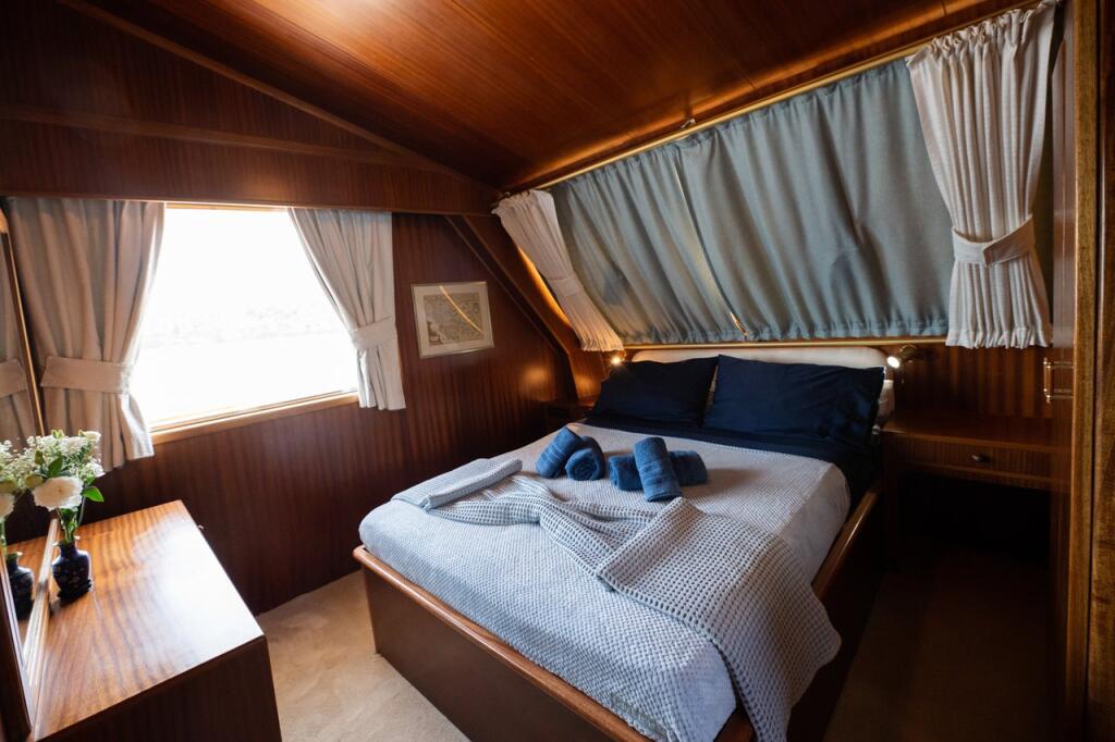 Luxus-Motoryacht 
