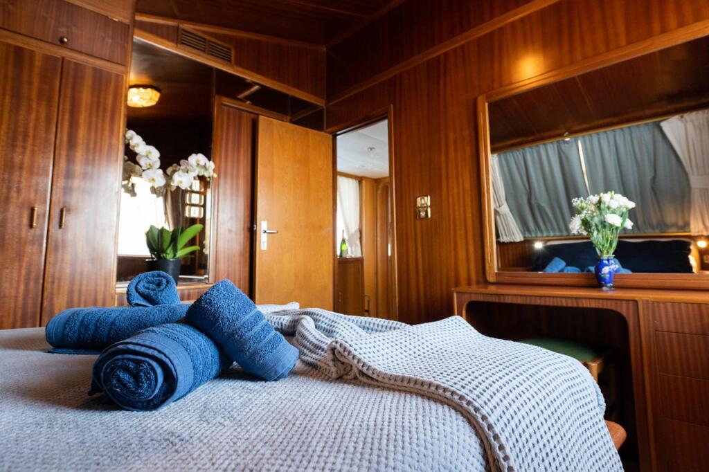 Luxus-Motoryacht 