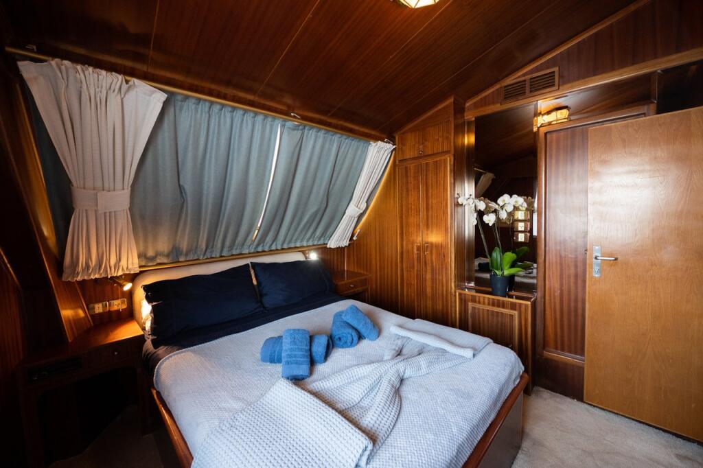 Luxus-Motoryacht 