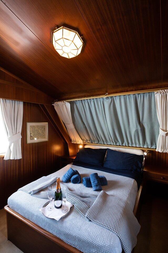 Luxus-Motoryacht 