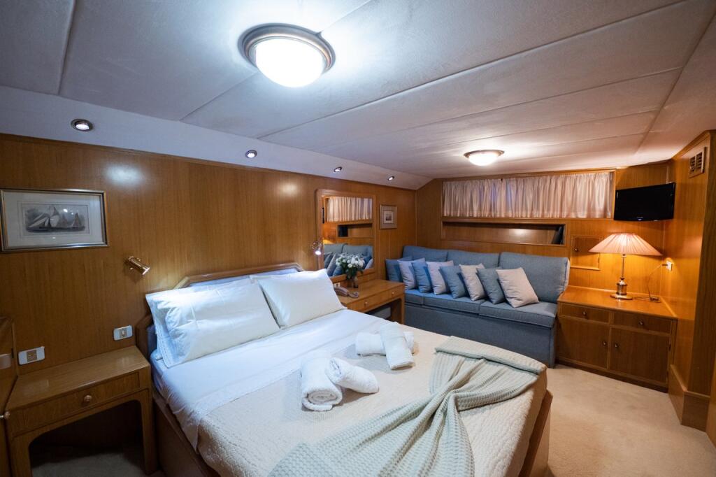 Luxus-Motoryacht 