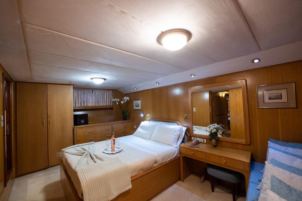 Luxus-Motoryacht 