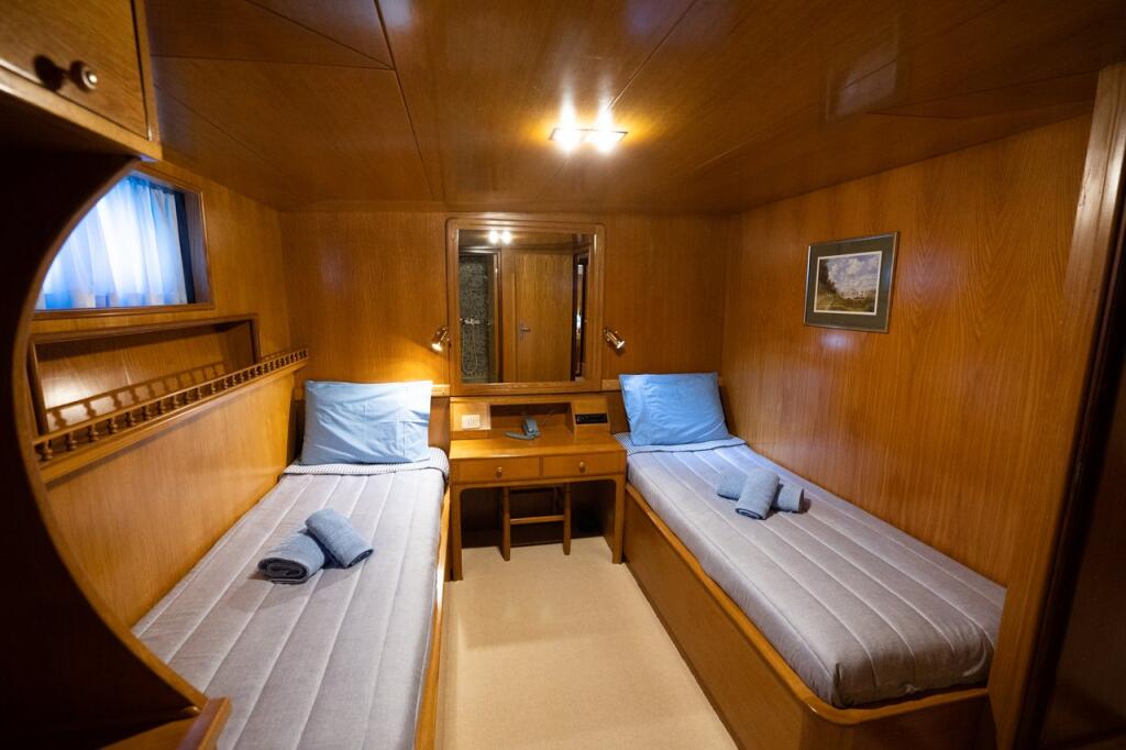 Luxus-Motoryacht 