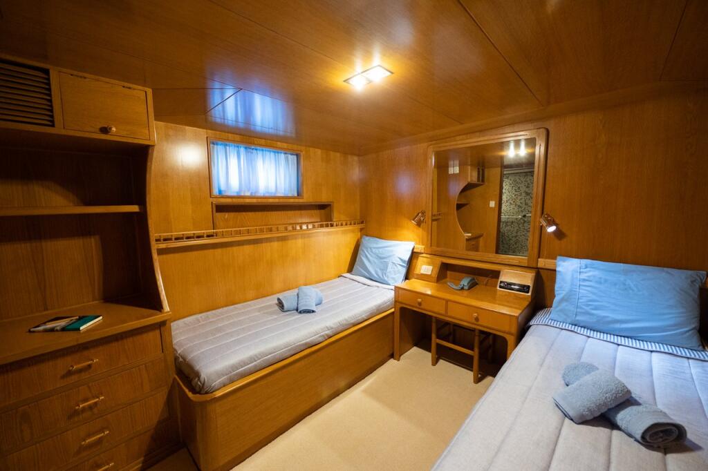 Luxus-Motoryacht 