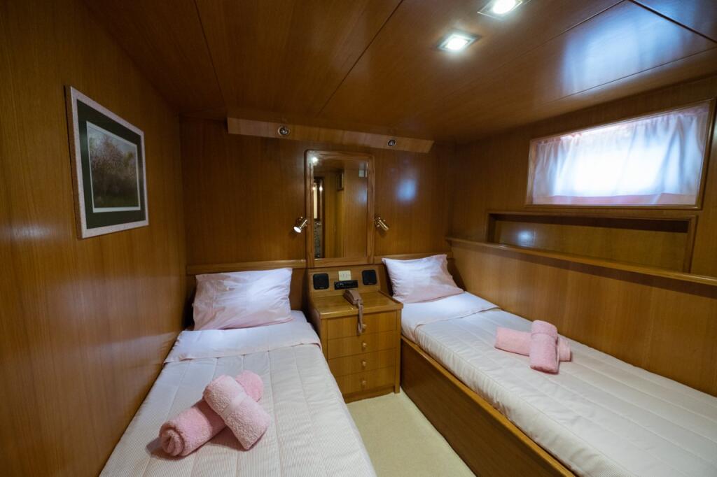 Luxus-Motoryacht 