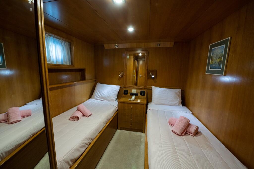 Luxus-Motoryacht 