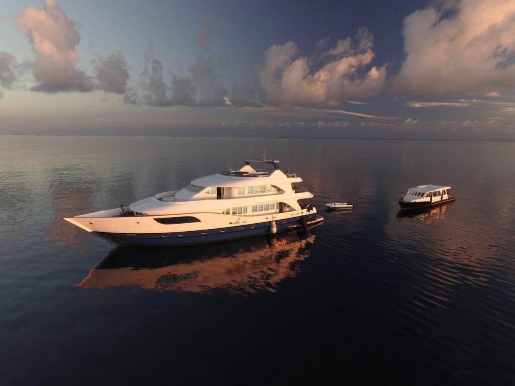 Luxury motor yacht 