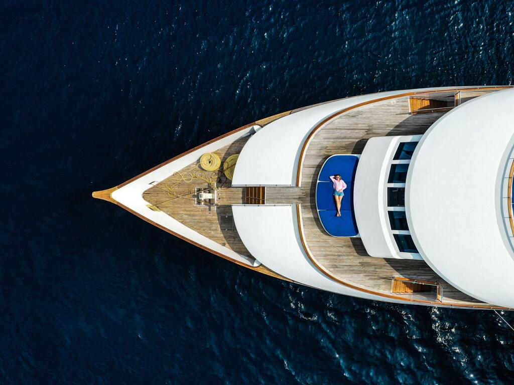 Luxury motor yacht 