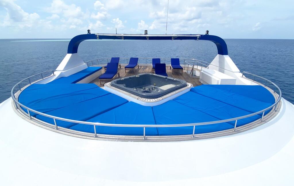 Luxury motor yacht 