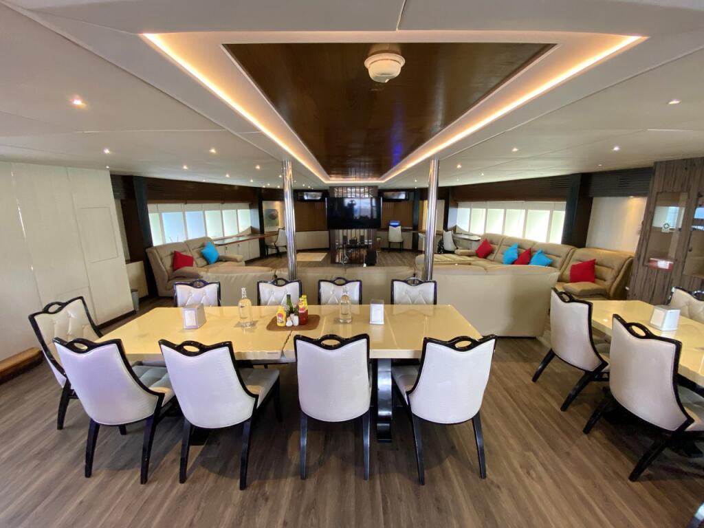 Luxury motor yacht 