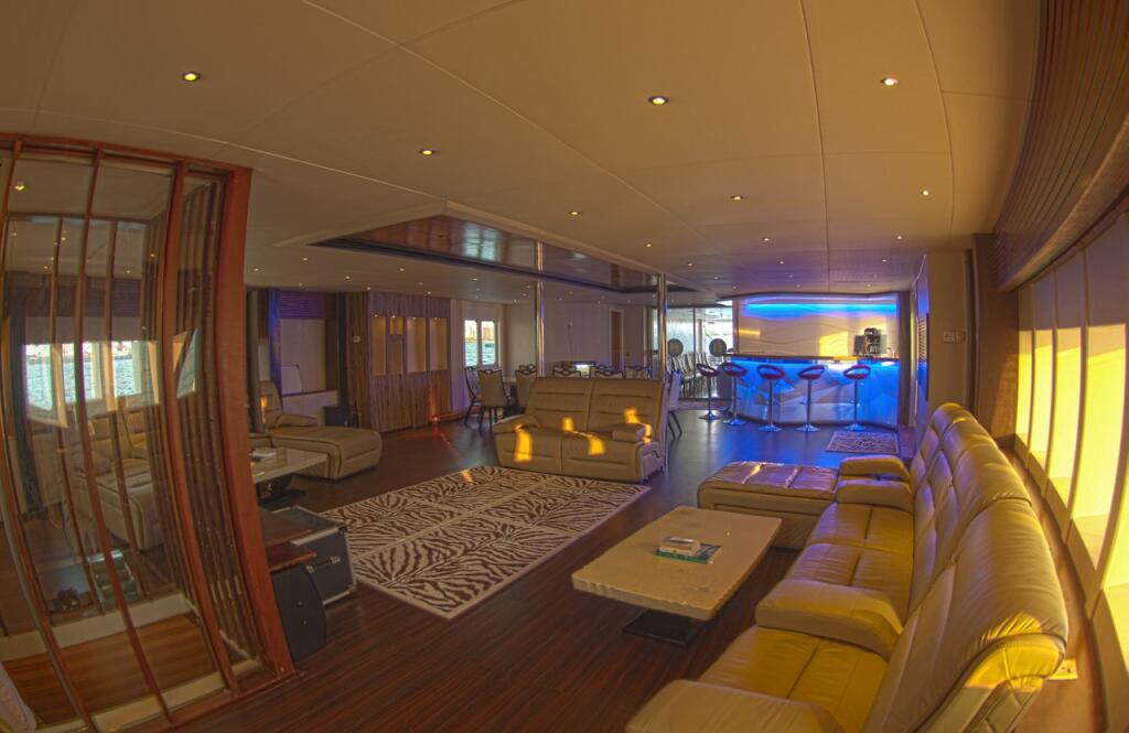 Luxury motor yacht 