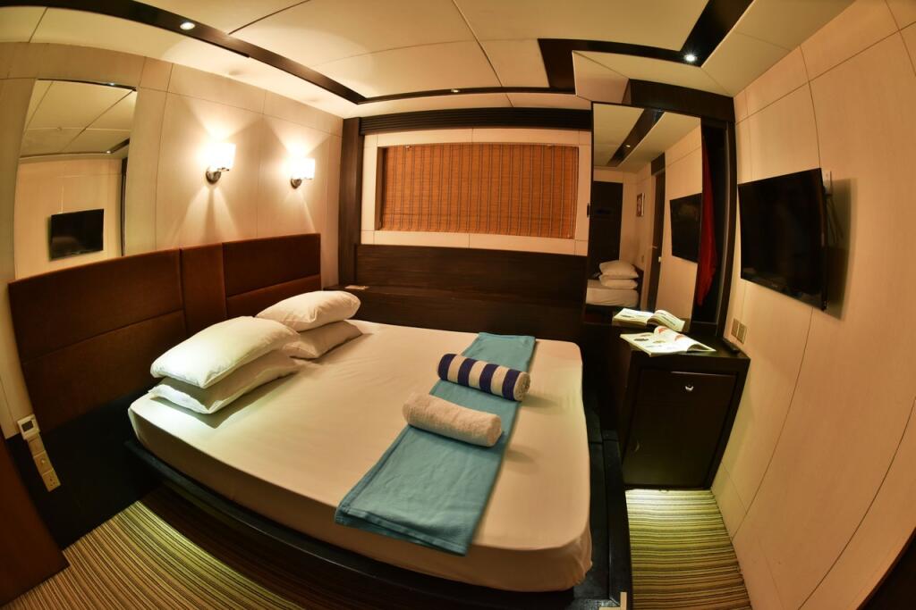 Luxury motor yacht 