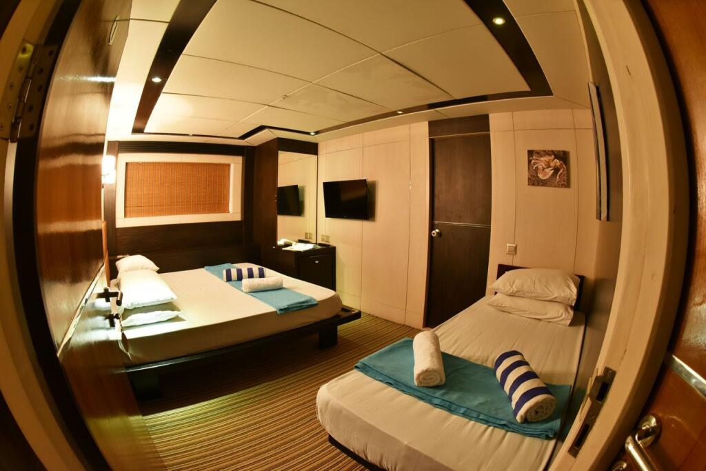 Luxury motor yacht 