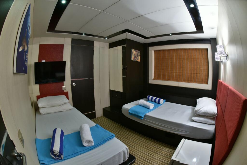 Luxury motor yacht 