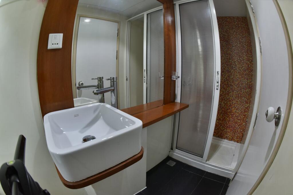 Luxury motor yacht 