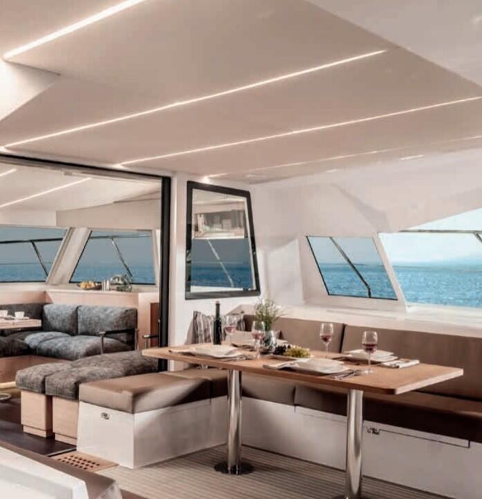 Power catamaran 
