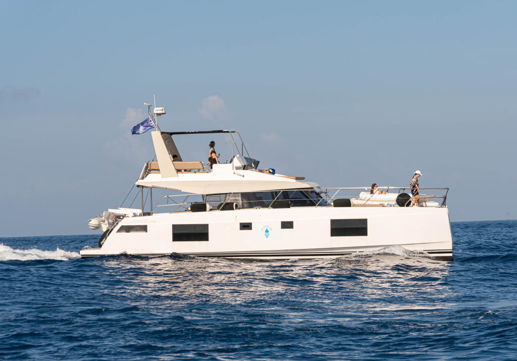 Power catamaran 