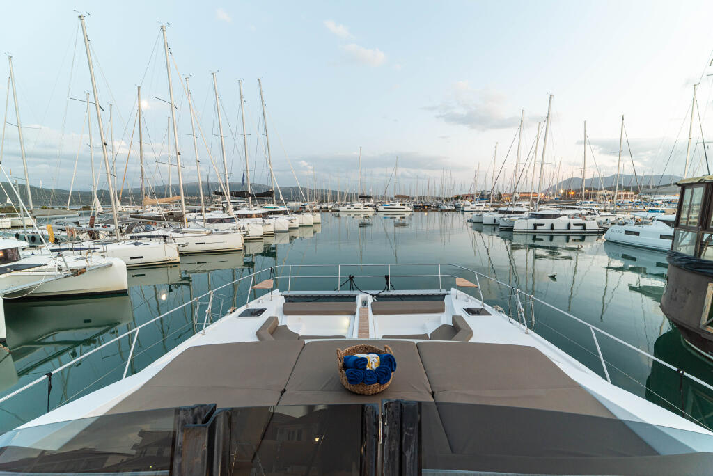 Power catamaran 