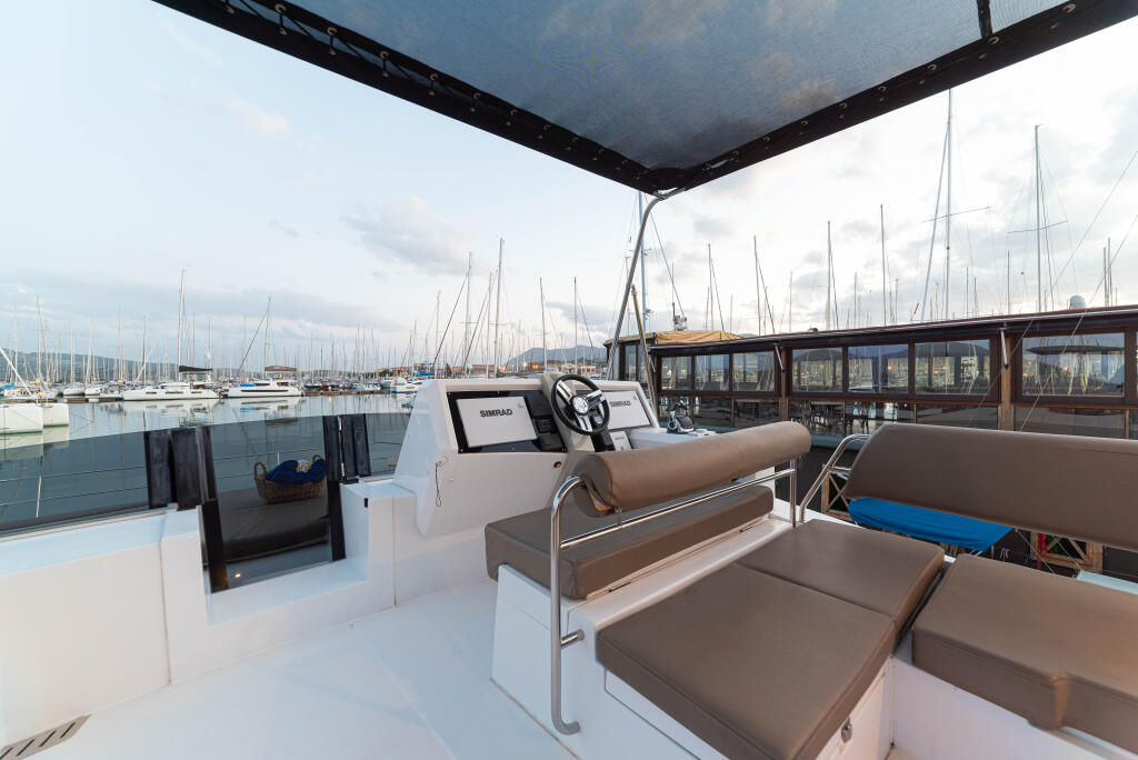 Power catamaran 
