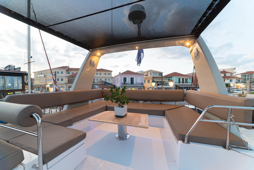 Power catamaran 