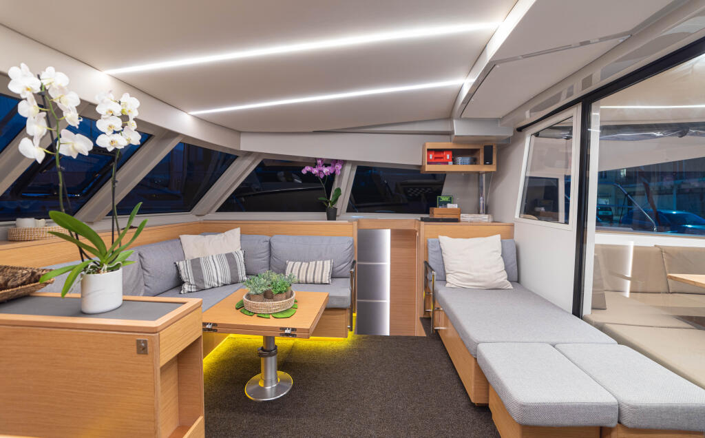Power catamaran 