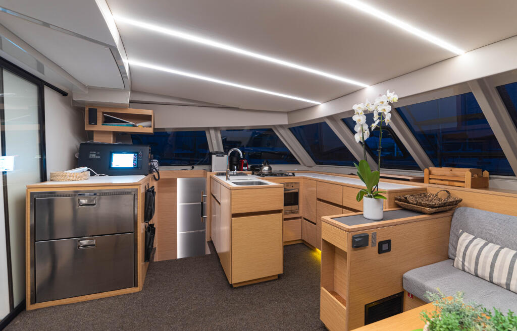 Power catamaran 