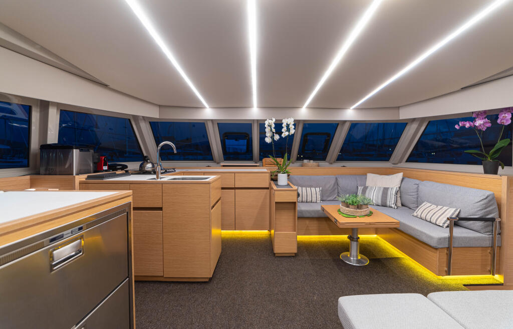 Power catamaran 