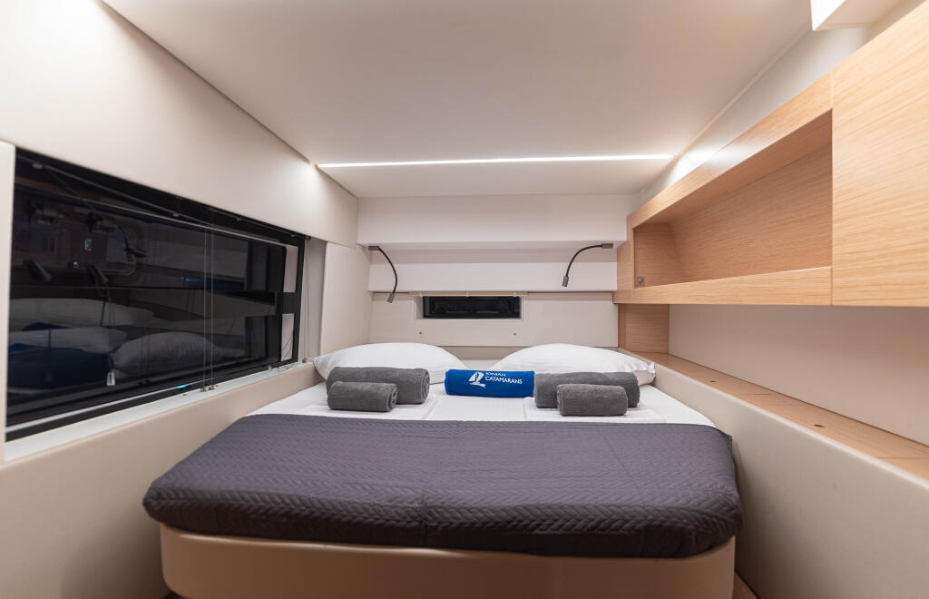 Power catamaran 