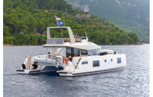Power catamaran 