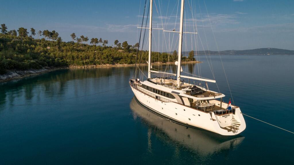 Motorsailer 