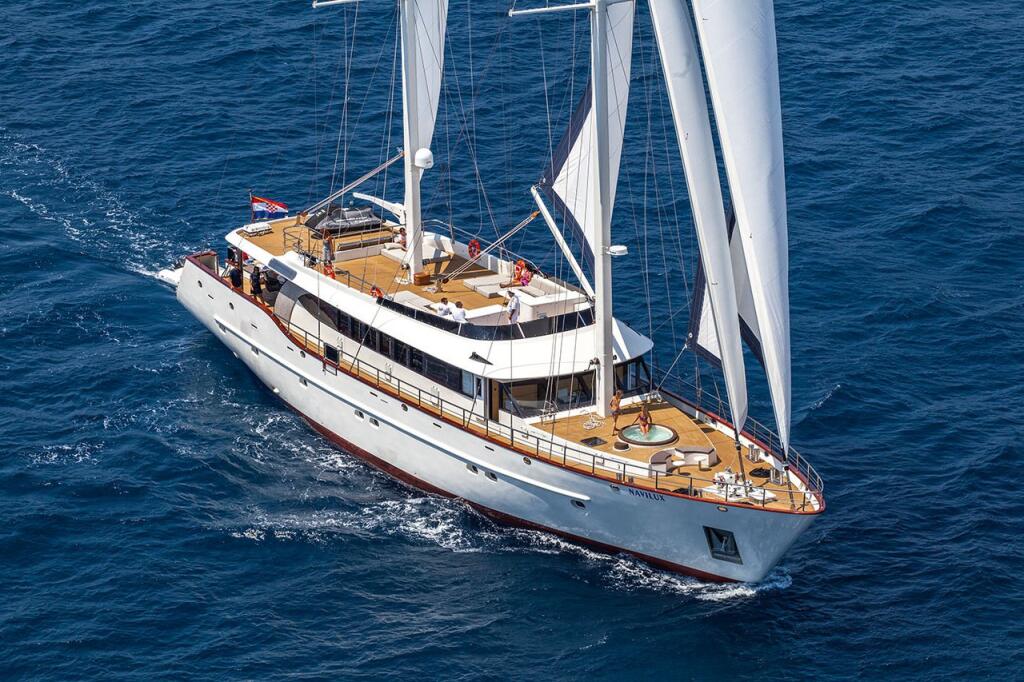 Motorsailer 