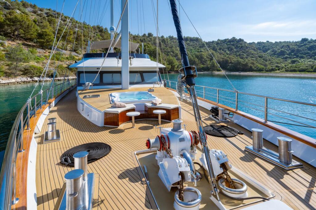 Motorsailer 