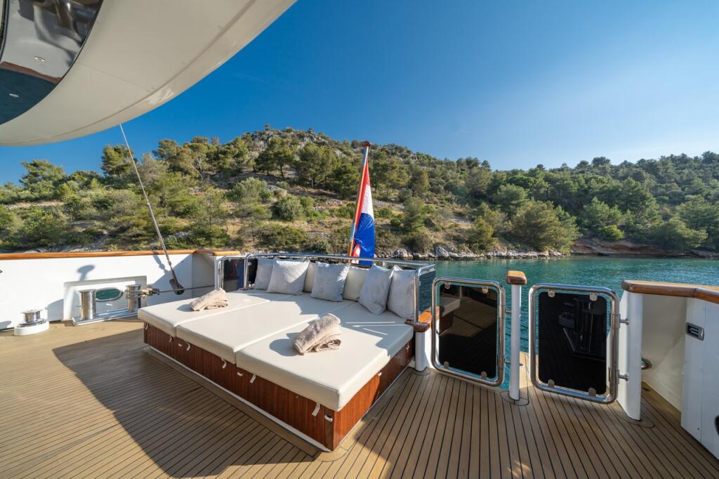 Motorsailer 