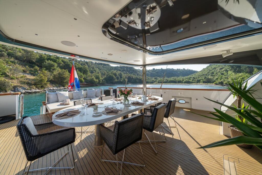 Motorsailer 