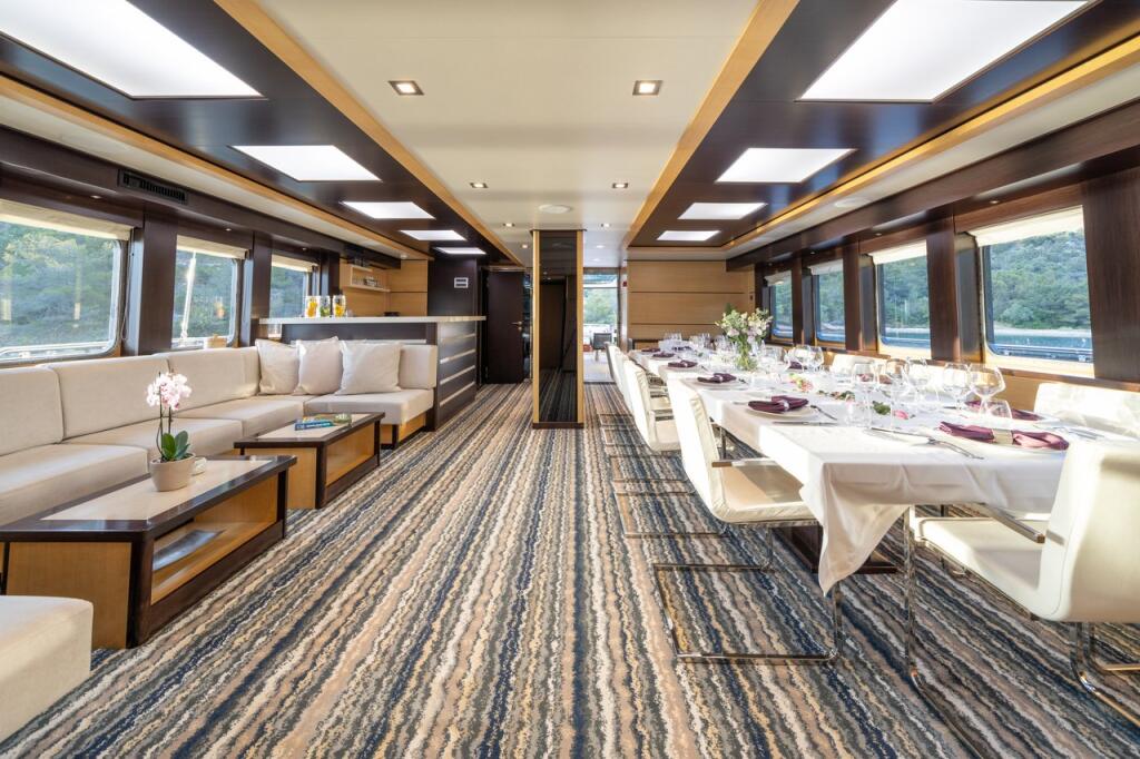 Motorsailer 
