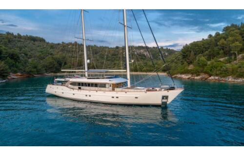 Motorsailer 