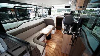 Motor yacht 