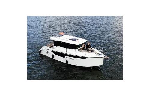 Motor yacht 