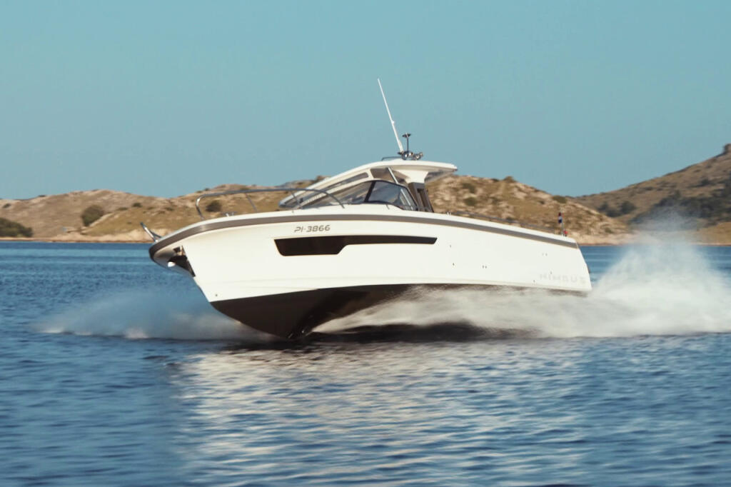 Motor boat 