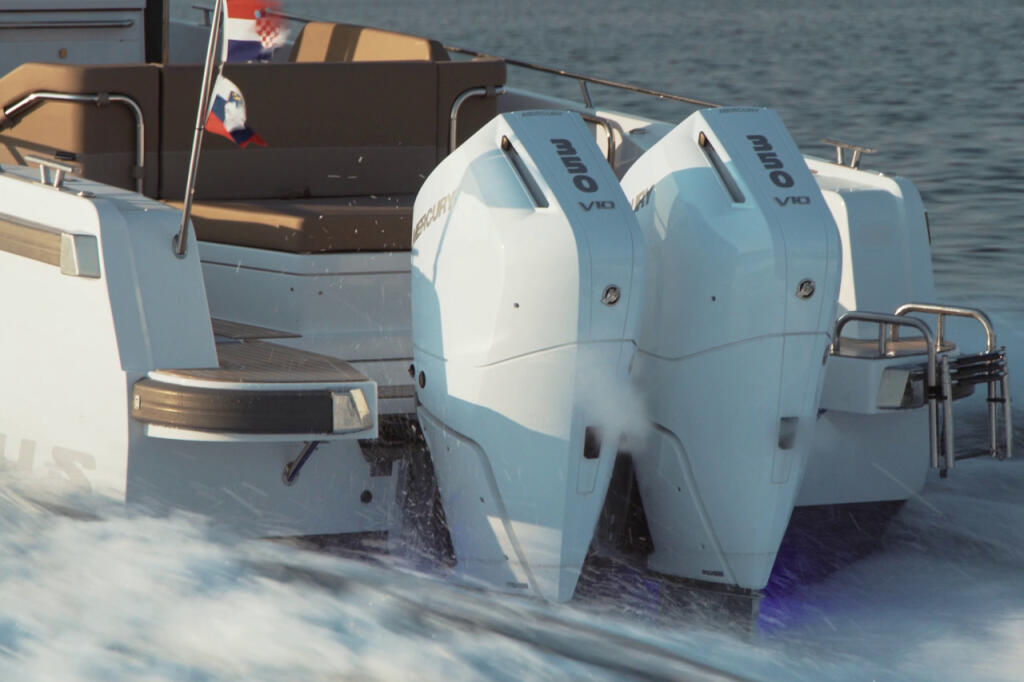 Motor boat 