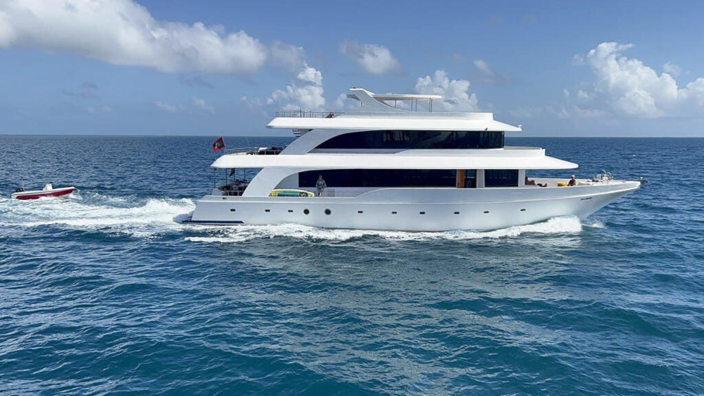 Luxury motor yacht 